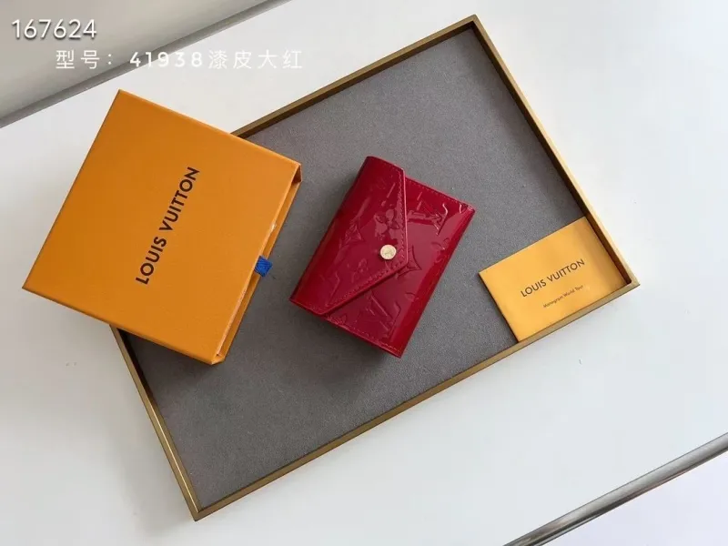 LV Wallets-1167