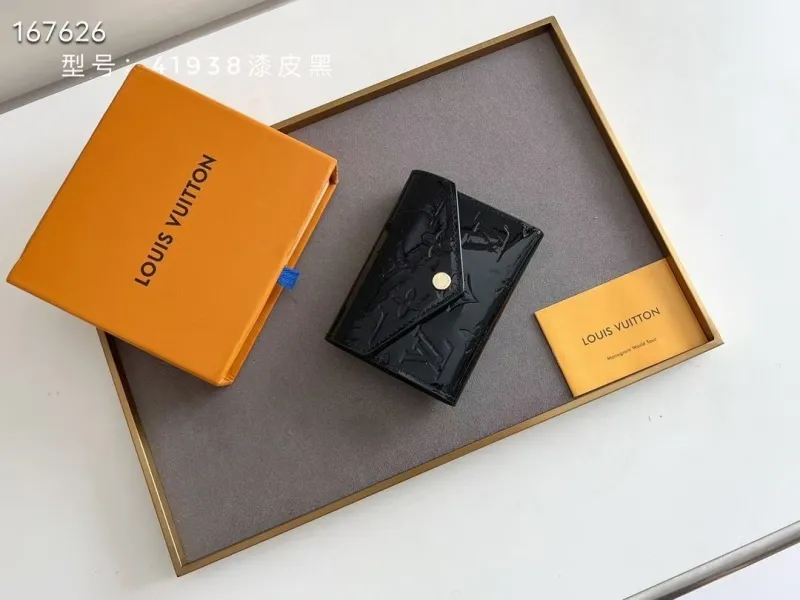 LV Wallets-1169