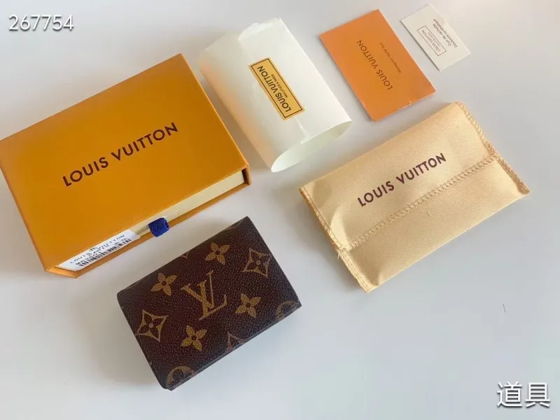 LV Wallets-1170