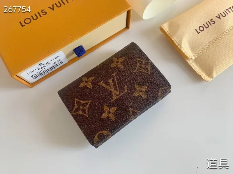 Alternative view of LV Wallets-1170