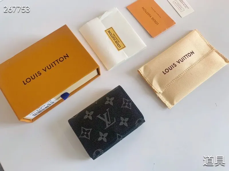 LV Wallets-1171