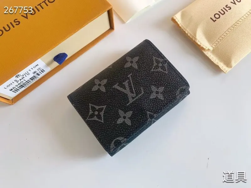 Alternative view of LV Wallets-1171