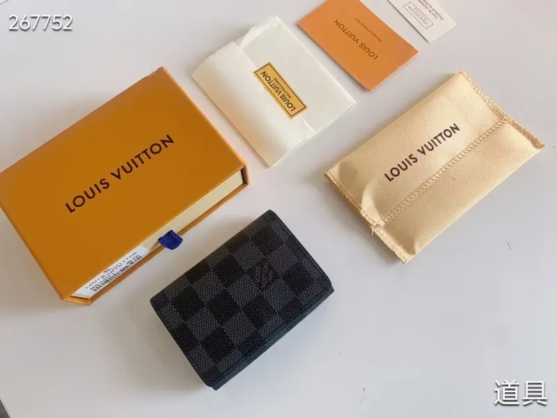 LV Wallets-1172