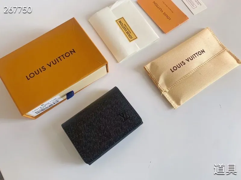LV Wallets-1174