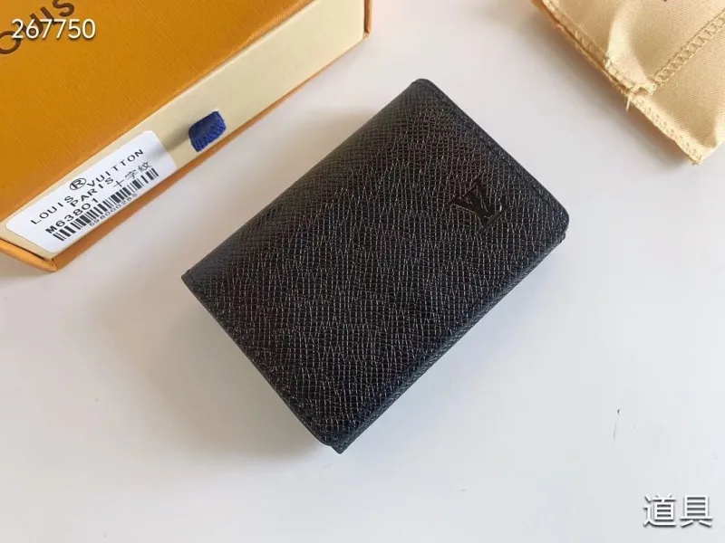 Alternative view of LV Wallets-1174