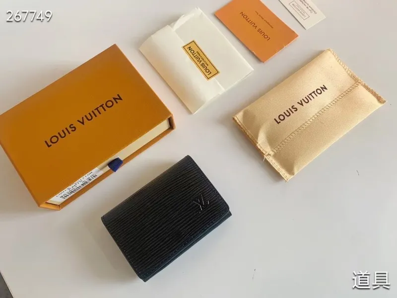 LV Wallets-1175