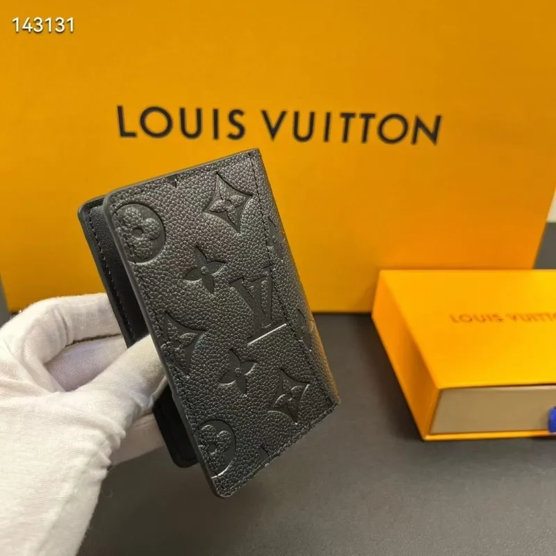 Alternative view of LV Wallets-1177