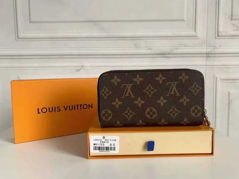 LV Wallets-1178