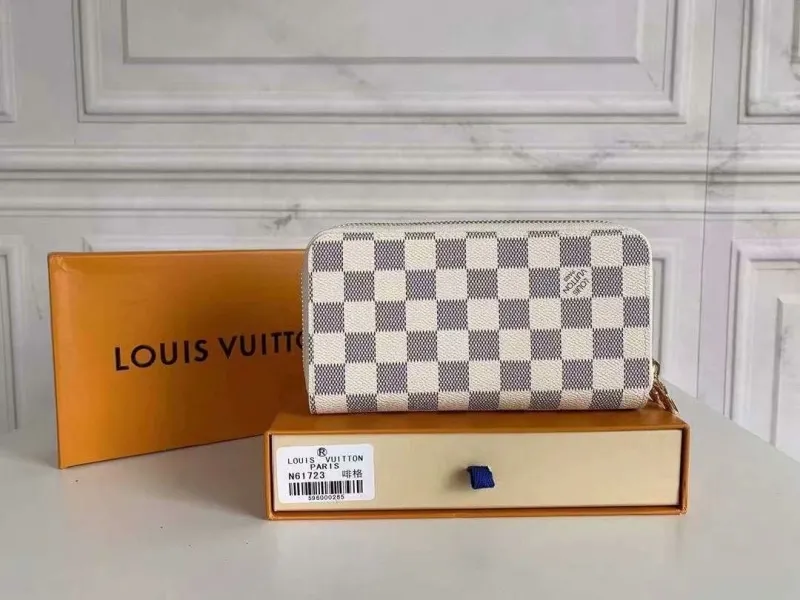 LV Wallets-1179
