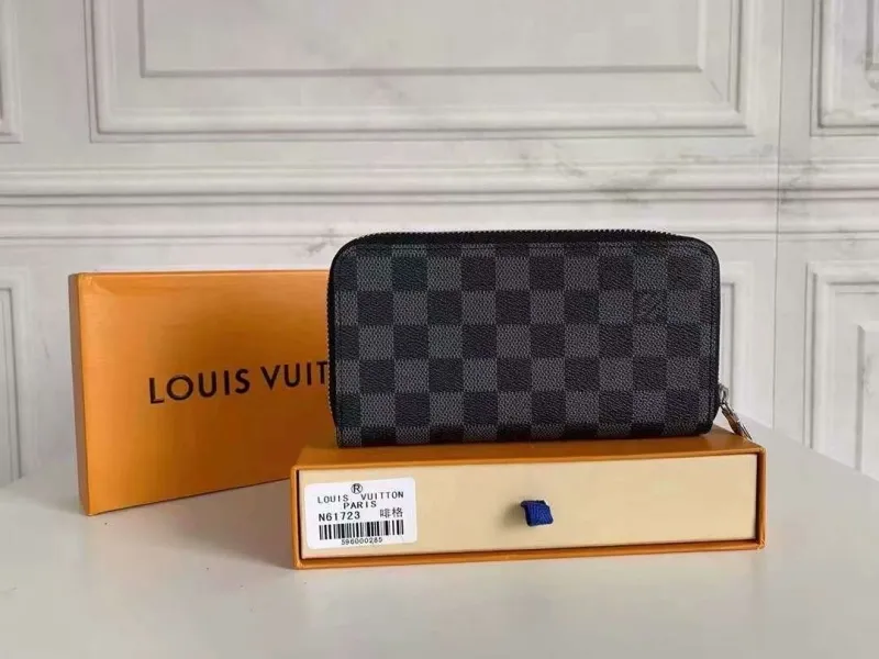 LV Wallets-1180