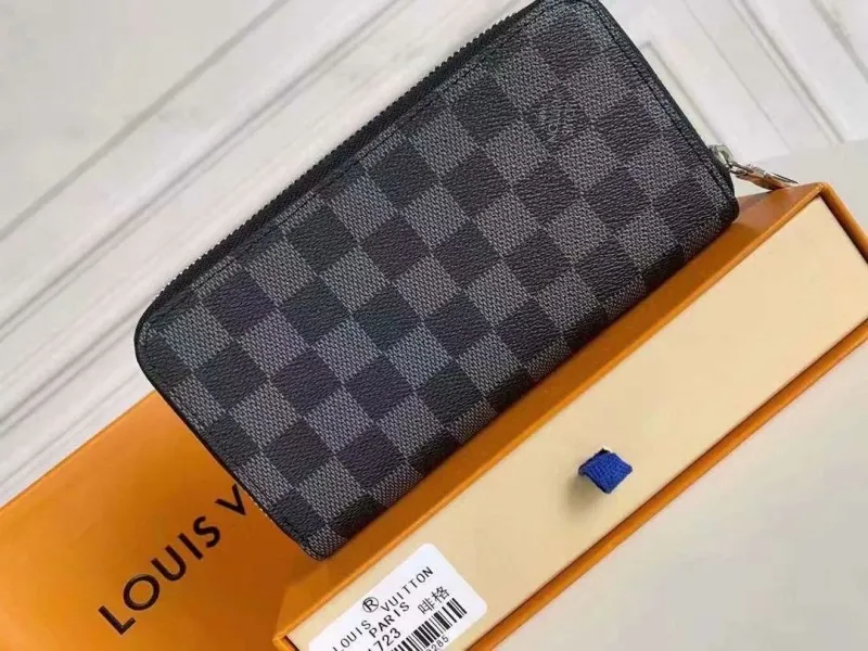 Alternative view of LV Wallets-1180