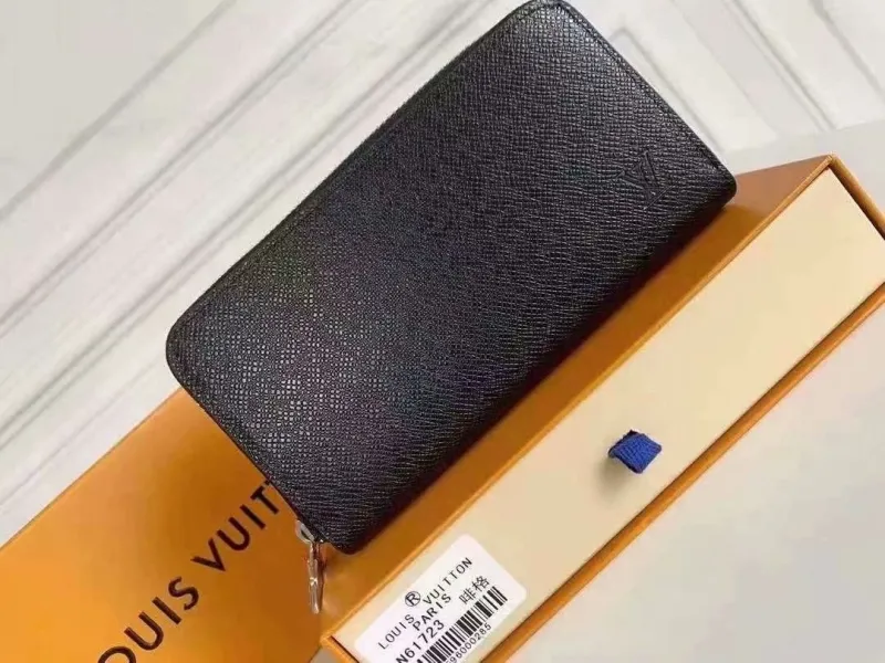 Alternative view of LV Wallets-1181