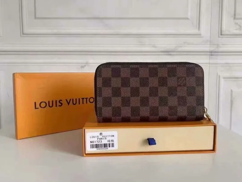 LV Wallets-1182