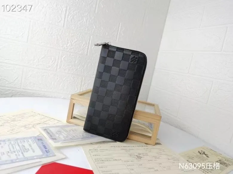 LV Wallets-1184