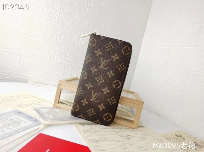 LV Wallets-1185