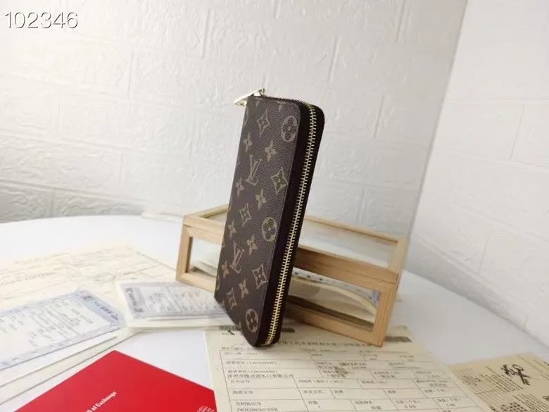 Alternative view of LV Wallets-1185