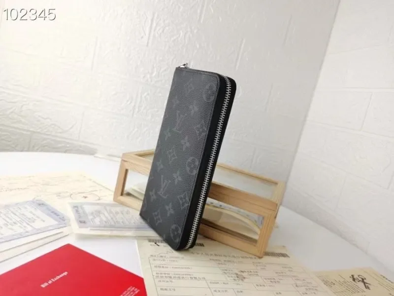 Alternative view of LV Wallets-1186