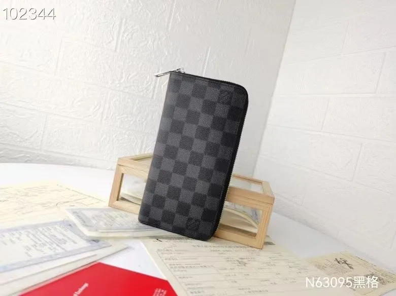 LV Wallets-1187