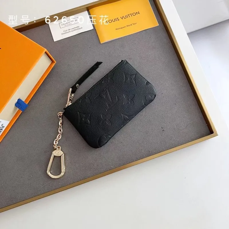 Alternative view of LV Wallets-1193