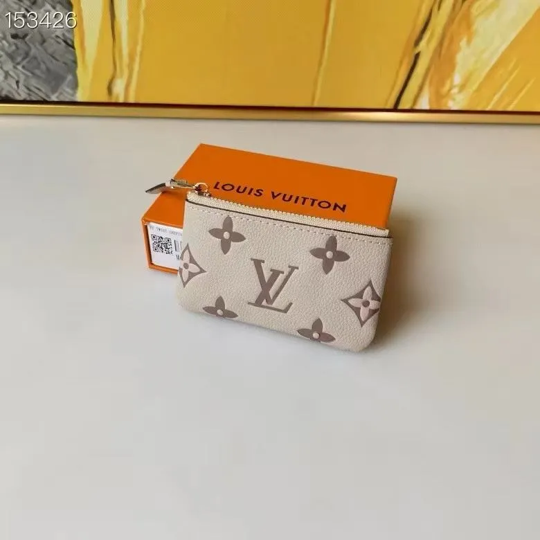 Alternative view of LV Wallets-1196