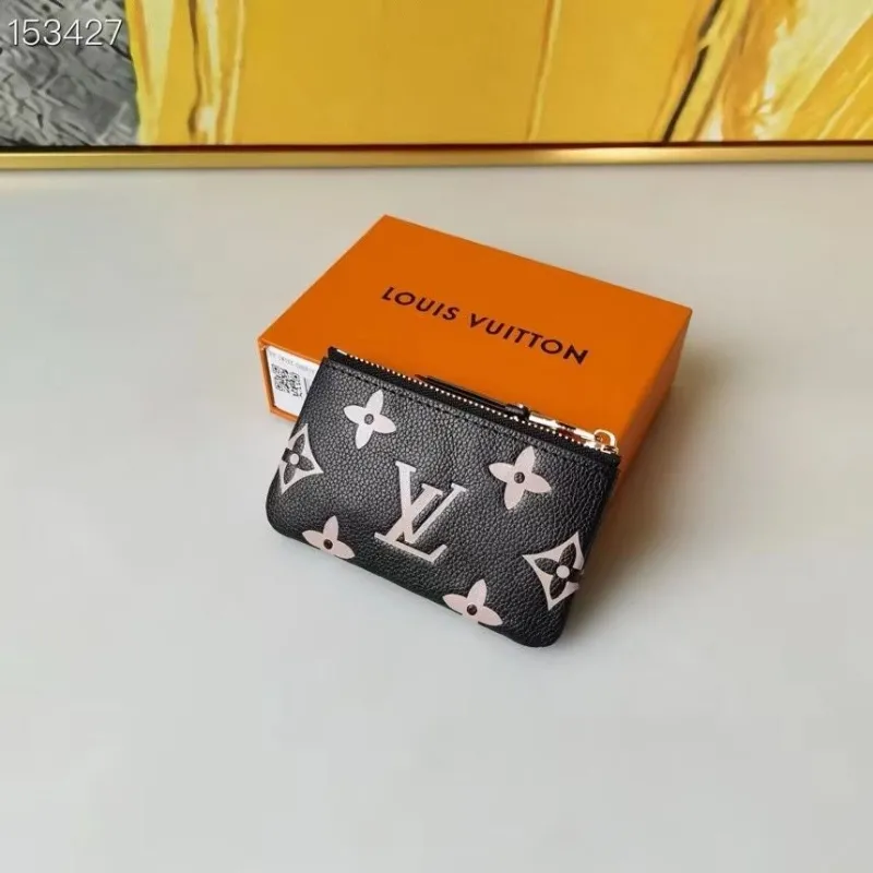 Alternative view of LV Wallets-1197