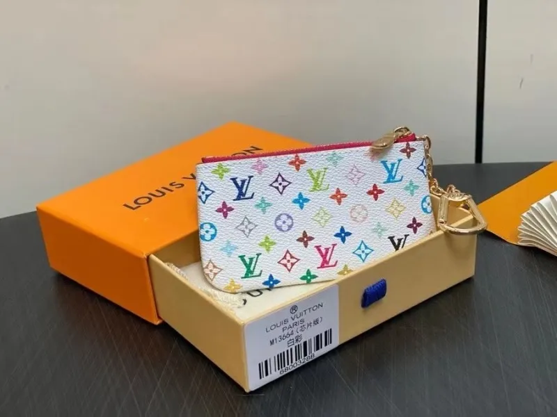 Alternative view of LV Wallets-1198