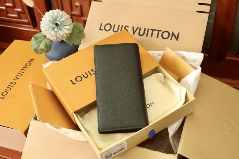 Alternative view of LV Wallets-1201