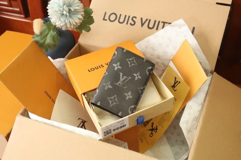 LV Wallets-1202