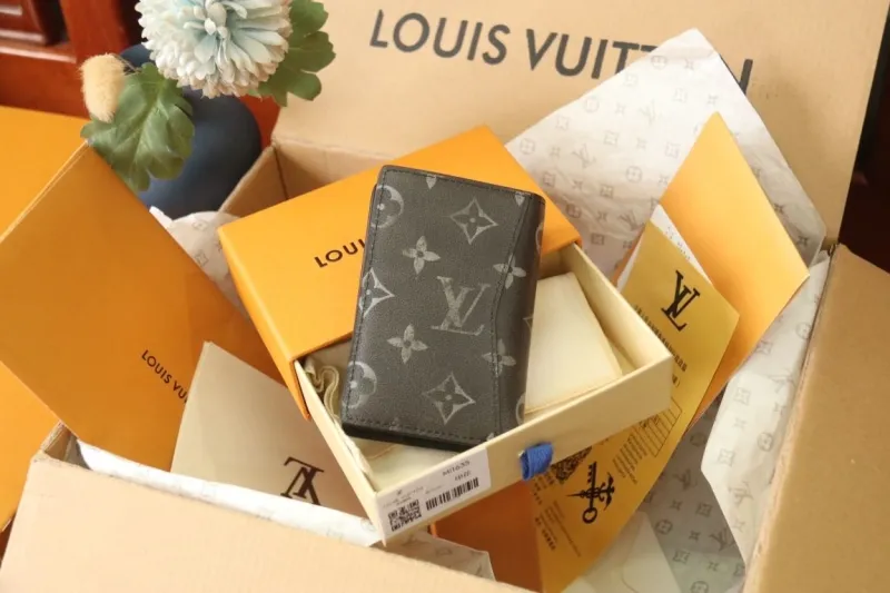Alternative view of LV Wallets-1202