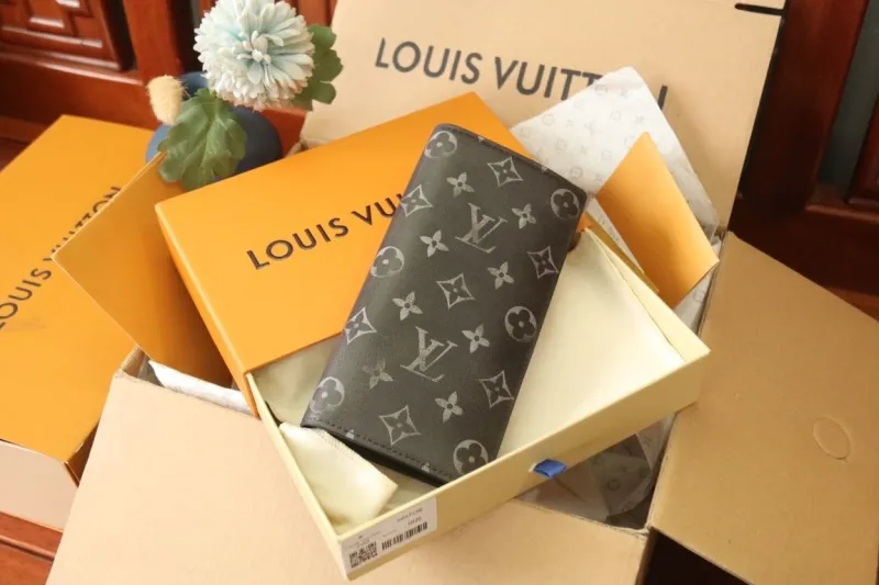 LV Wallets-1204