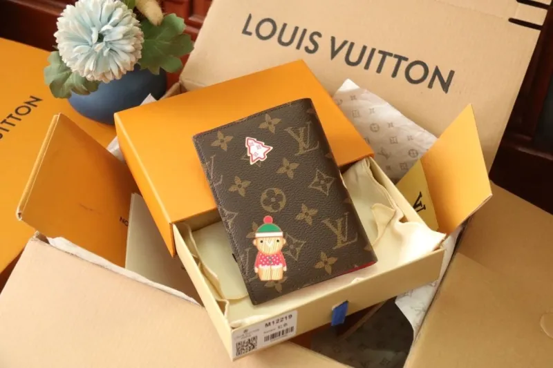 Alternative view of LV Wallets-1206
