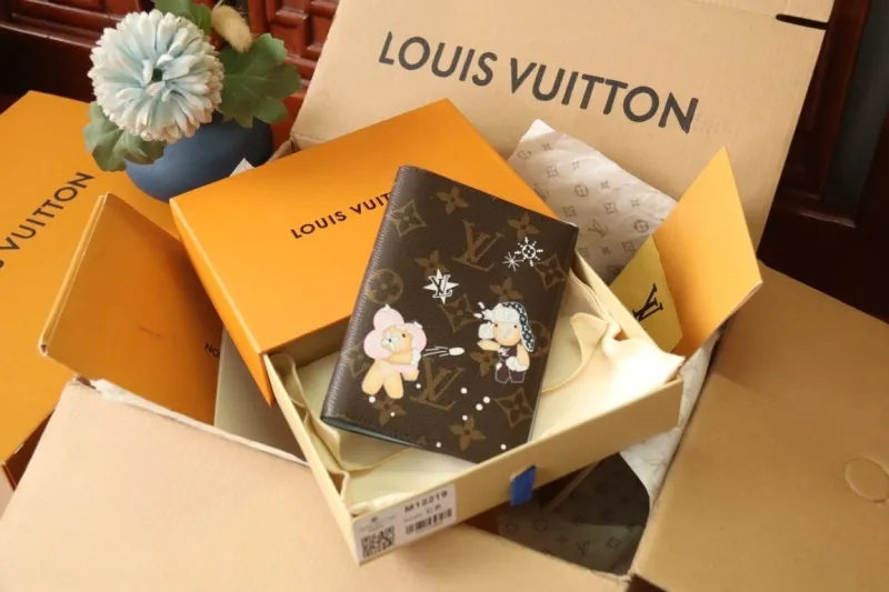 LV Wallets-1207