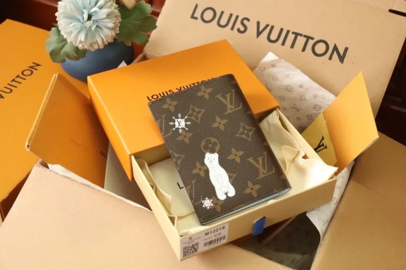 Alternative view of LV Wallets-1207