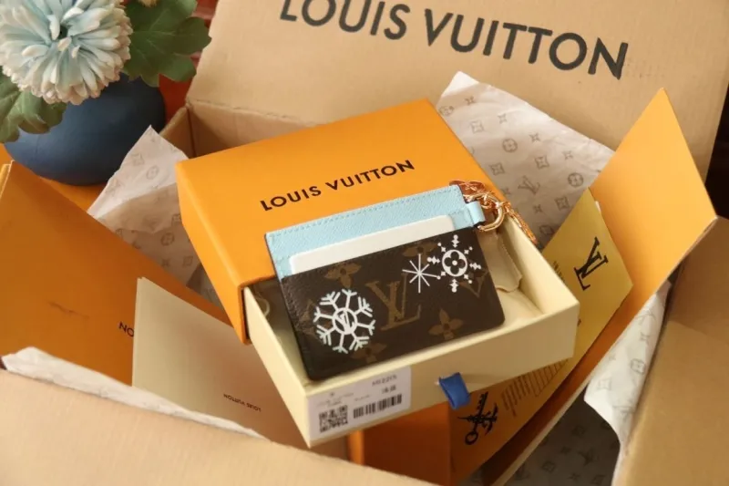 Alternative view of LV Wallets-1208