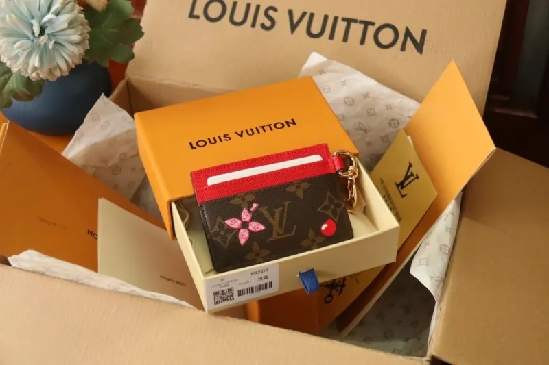 Alternative view of LV Wallets-1209