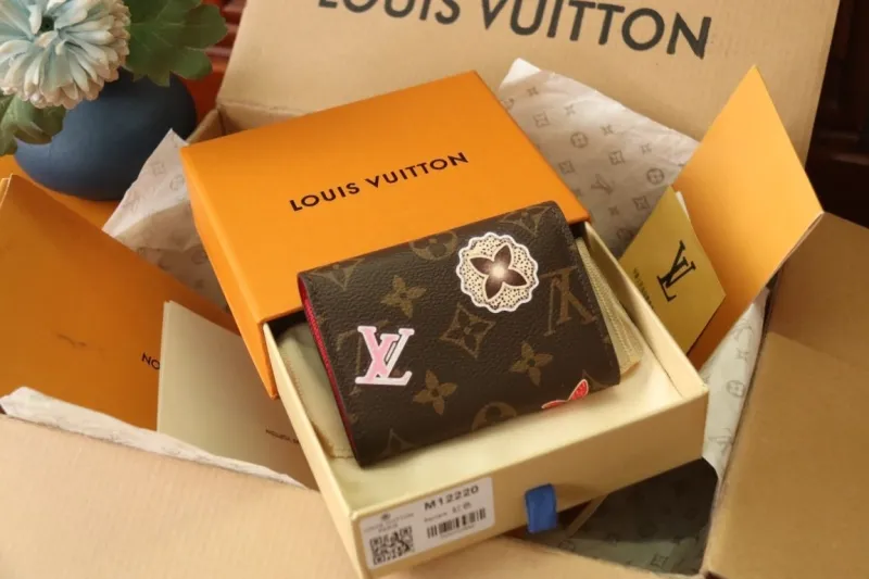 Alternative view of LV Wallets-1210