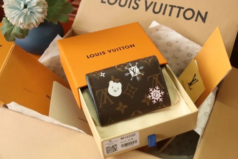 Alternative view of LV Wallets-1211