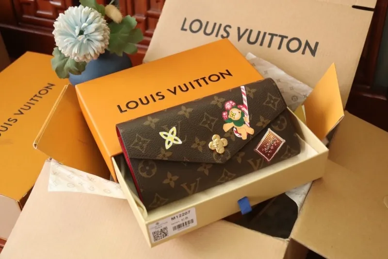 LV Wallets-1213