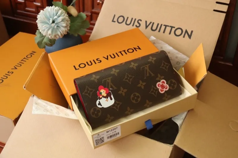 Alternative view of LV Wallets-1213