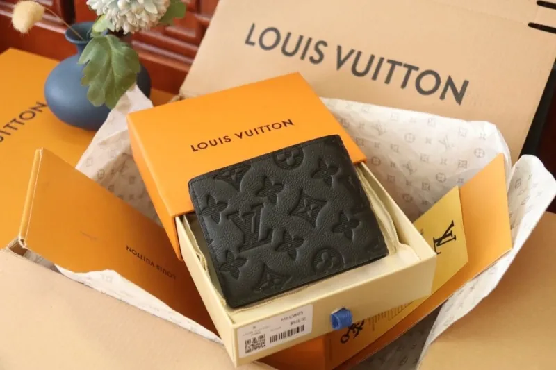 Alternative view of LV Wallets-1214