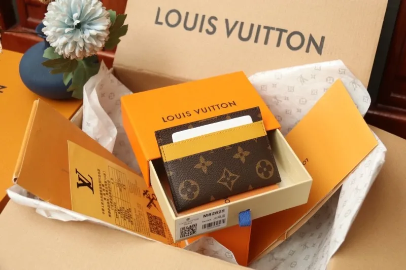 Alternative view of LV Wallets-1215