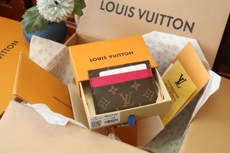 LV Wallets-1217