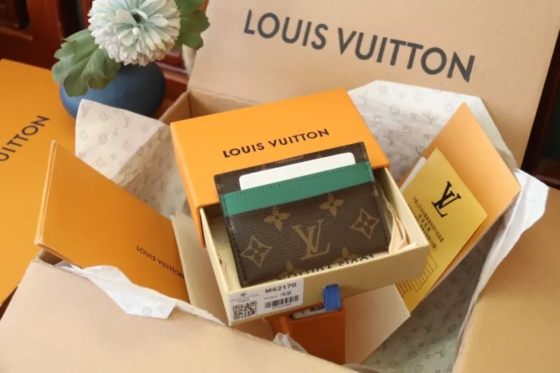 LV Wallets-1218