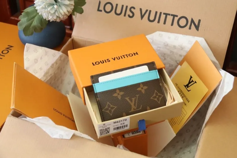 LV Wallets-1219