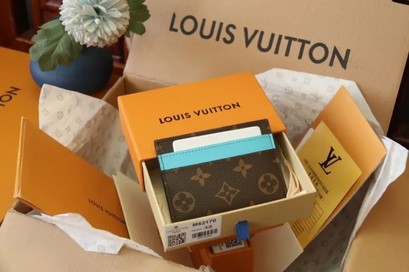 Alternative view of LV Wallets-1219