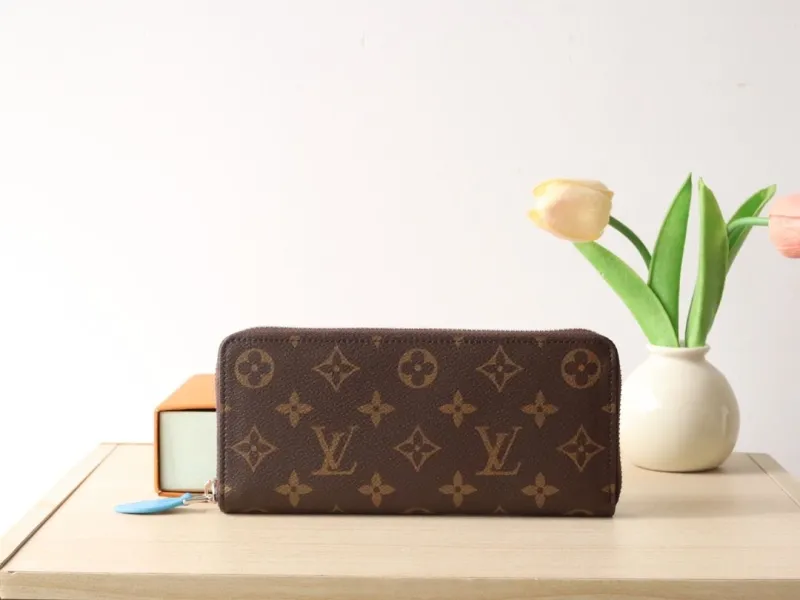 LV Wallets-1220
