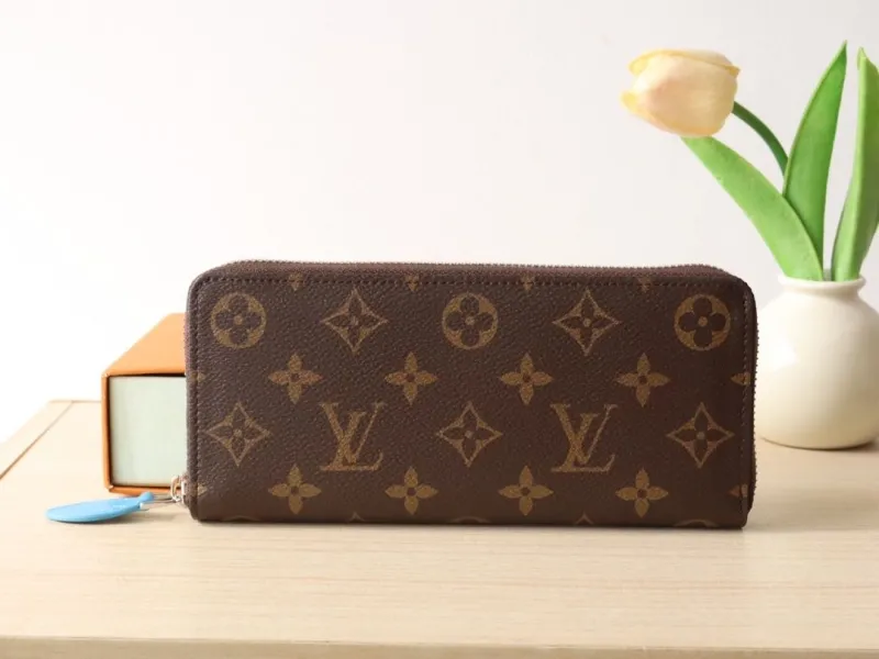 Alternative view of LV Wallets-1220