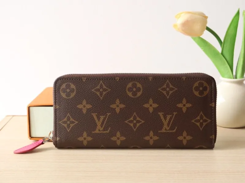 Alternative view of LV Wallets-1221