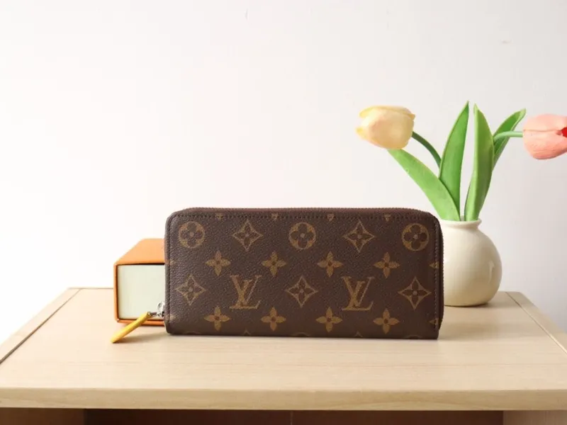LV Wallets-1222