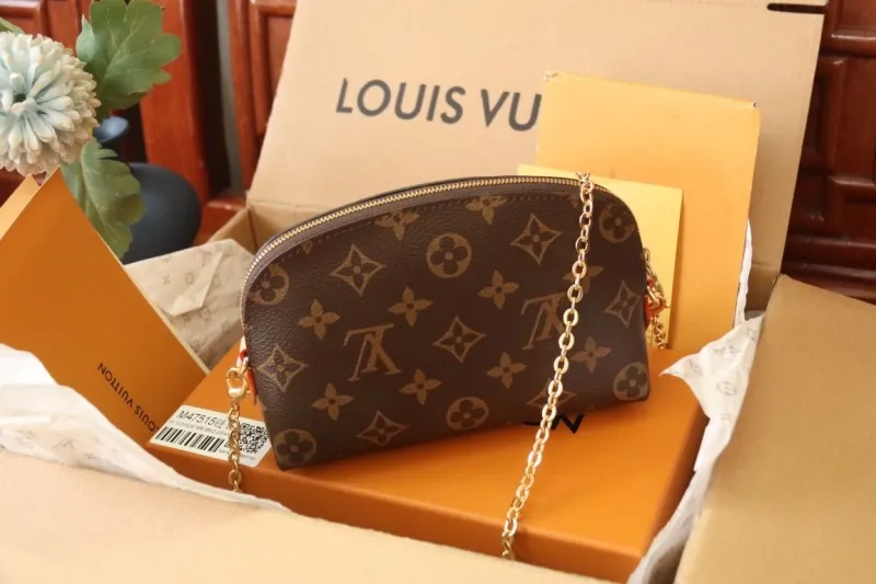 Alternative view of LV Wallets-1223